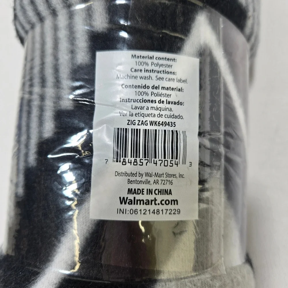 Mainstays Fleece Throw 50x60 Black White Zig Zag Pattern Soft Blanket NEW